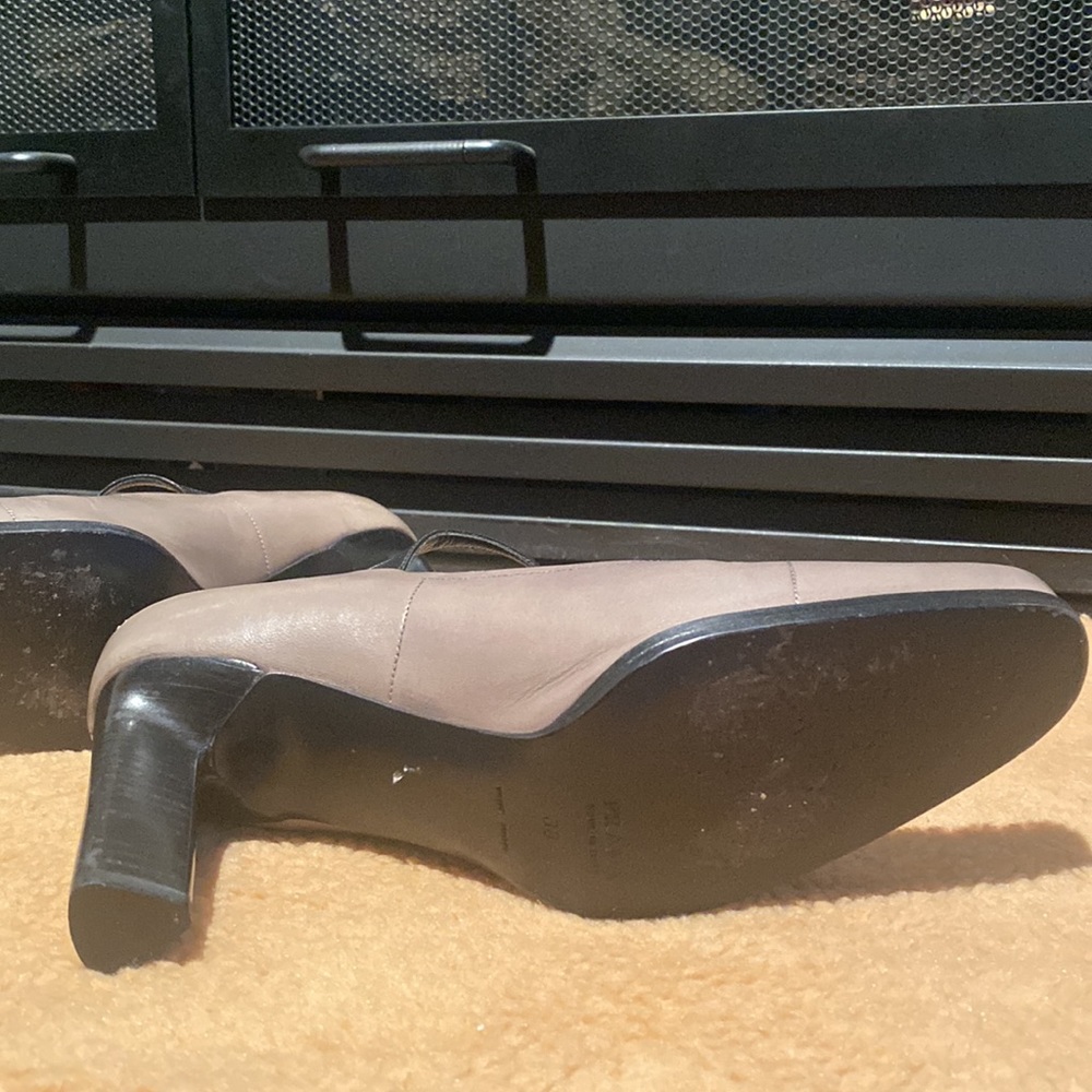 Classic Prada Mary Jane Heeled Shoes Size 38. Excellent Condition. Worn Once. - Picture 5 of 8